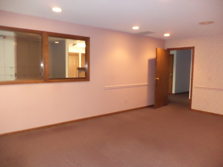 210 S Breiel Blvd, Middletown, OH for lease - Lobby - Image 3 of 16