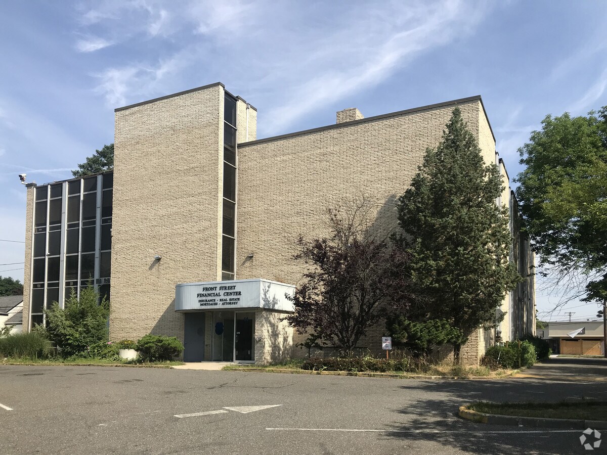 14 Front St, Hempstead, NY 11550