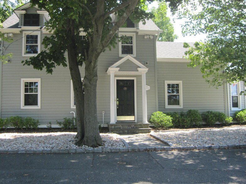 6290 Northern Blvd, East Norwich, NY for sale - Building Photo - Image 1 of 1