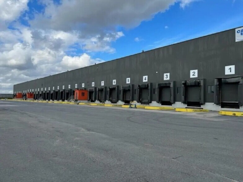 Industrial in Montsoult for lease - Building Photo - Image 3 of 10