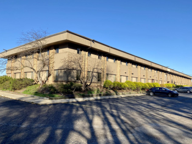 913 W Holmes Rd, Lansing, MI for lease Building Photo- Image 1 of 19