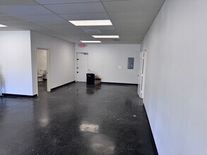 433 S Seven Points Dr, Kemp, TX for lease Interior Photo- Image 2 of 6