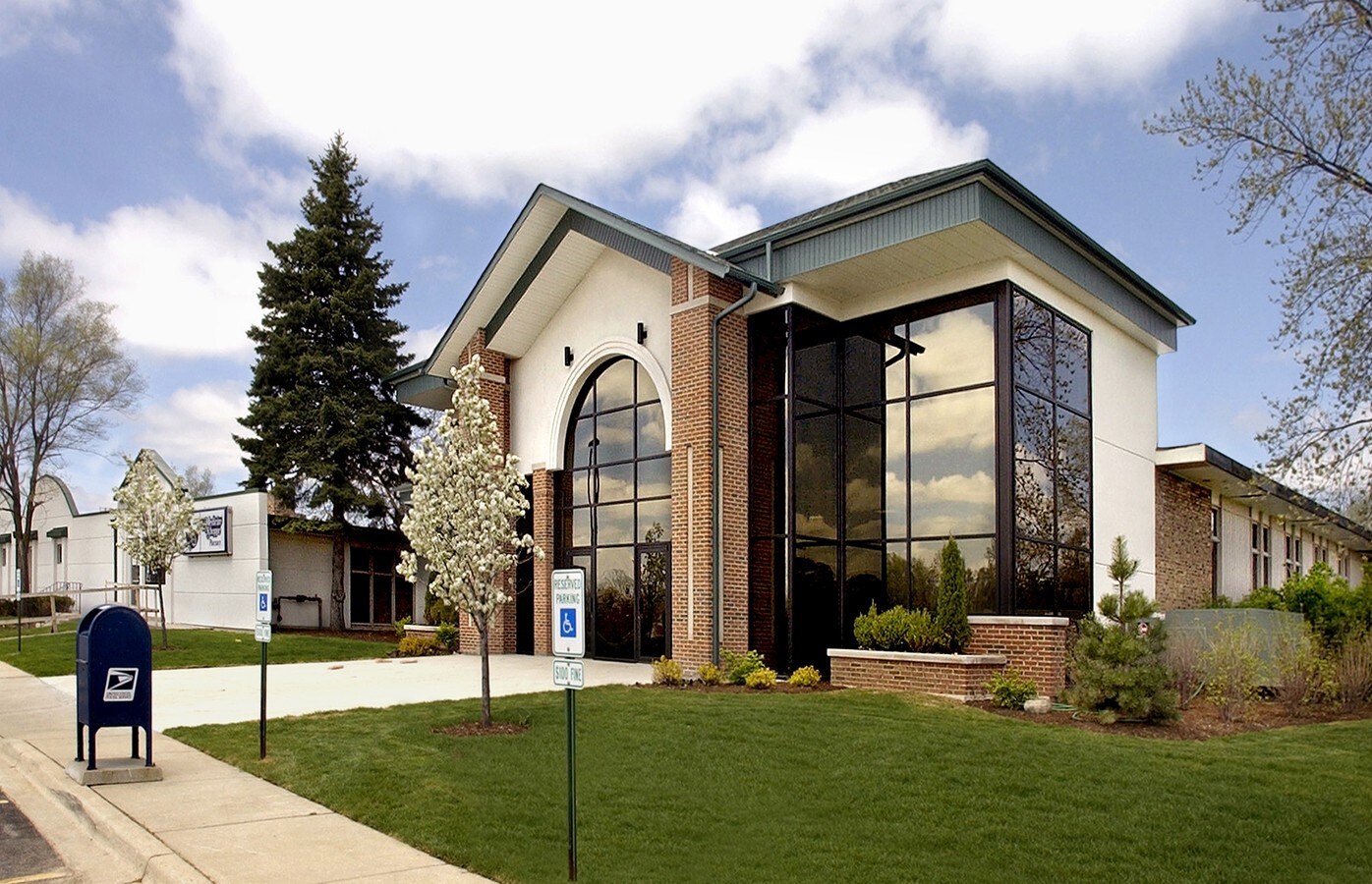 860 Summit St, Elgin, IL 60120