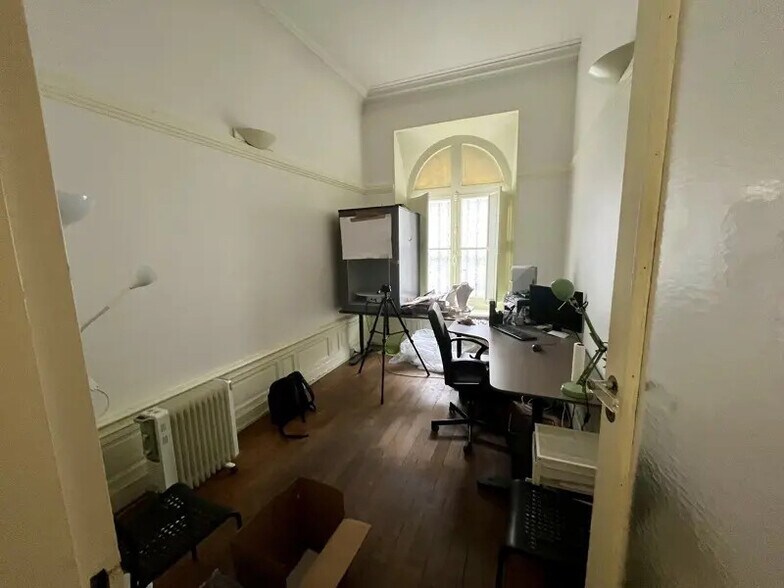 Office in Bordeaux for sale - Interior Photo - Image 2 of 4