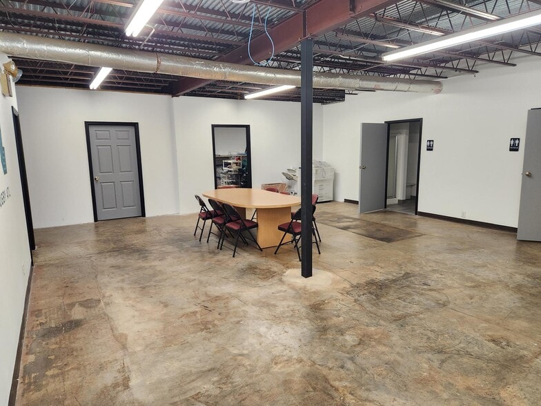 598 W Atlanta St SE, Marietta, GA for lease - Interior Photo - Image 2 of 7