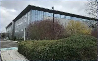 Office in Trappes for lease - Building Photo - Image 2 of 4