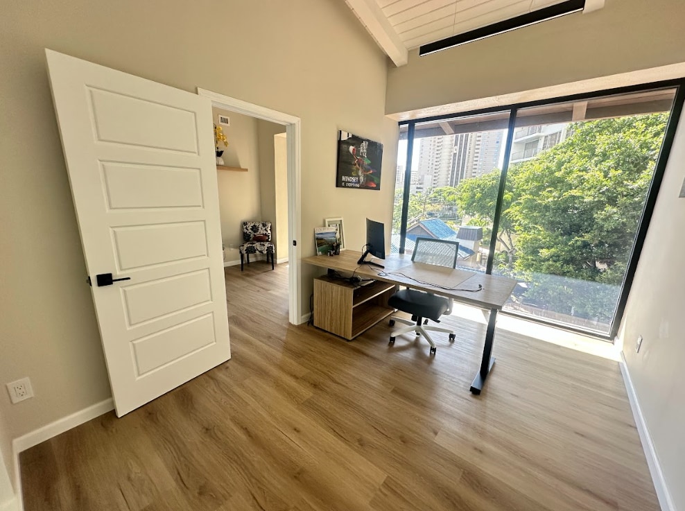 444 Hobron Ln, Honolulu, HI for lease Interior Photo- Image 1 of 2