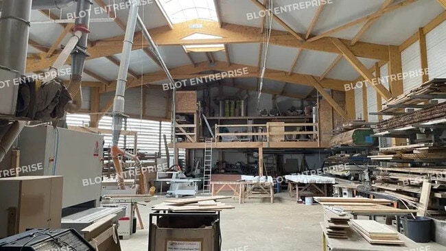 Vente Local d'activités 975 m²