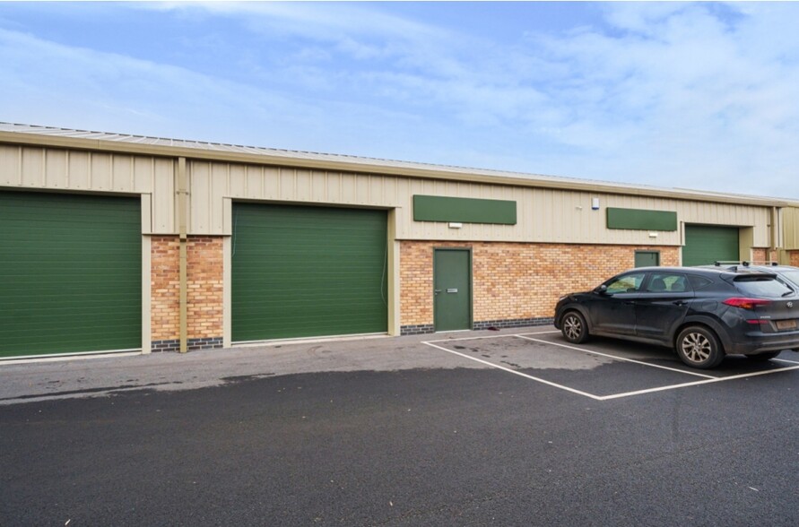 Willoughton Dr, Gainsborough for sale - Building Photo - Image 2 of 3