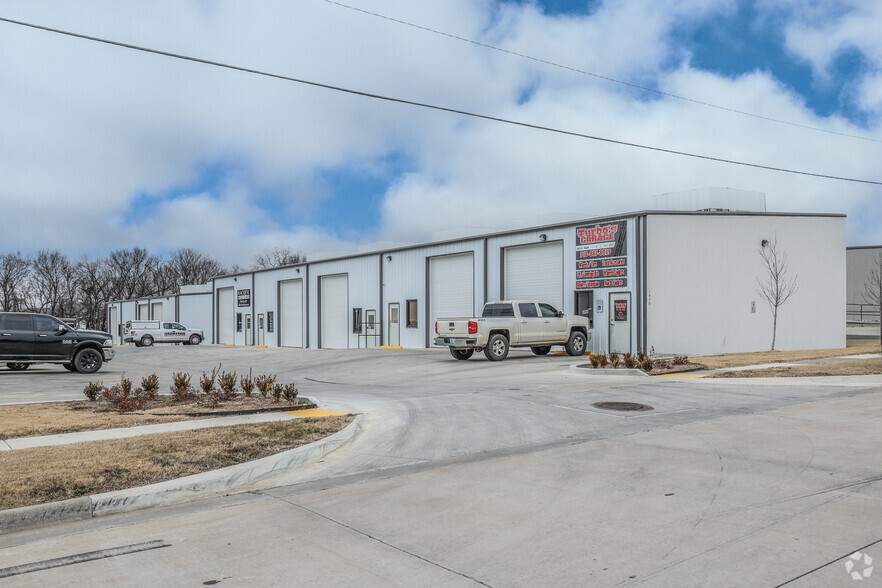 1050 N Birch Ave, Broken Arrow, OK for lease - Building Photo - Image 2 of 5