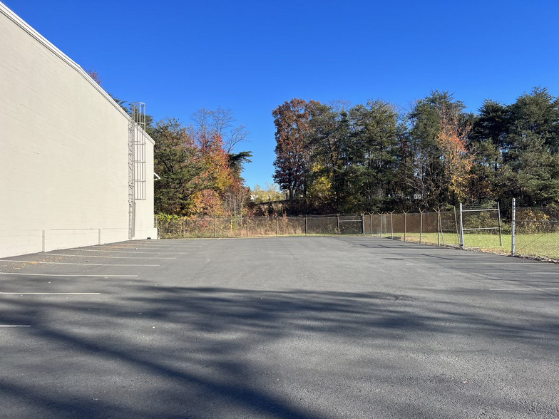 9610 Gunston Cove Rd, Lorton, VA for lease - Building Photo - Image 3 of 4