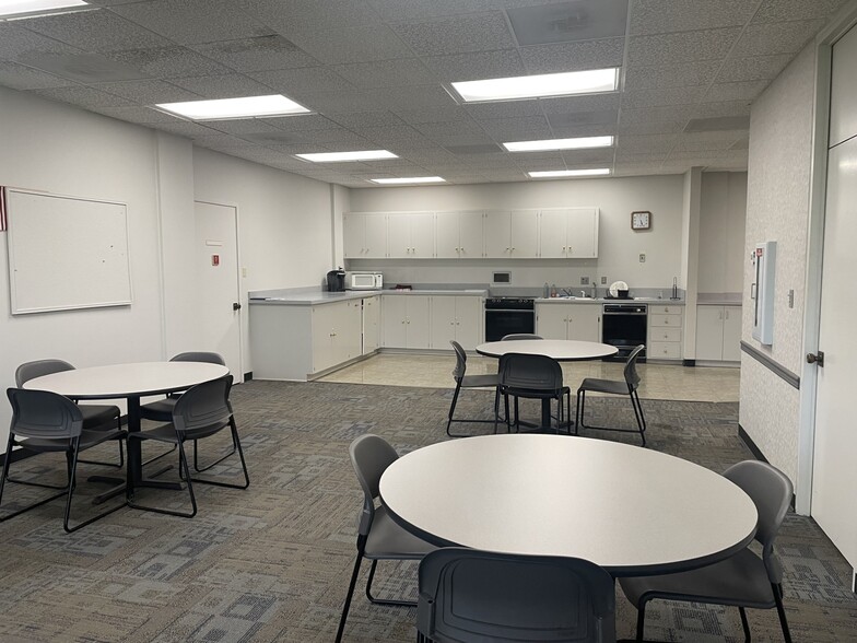 100 W Grove St, El Dorado, AR for lease - Building Photo - Image 3 of 3