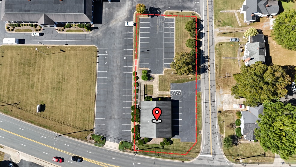 1714 Dale Earnhardt Blvd, Kannapolis, NC for sale - Building Photo - Image 2 of 15