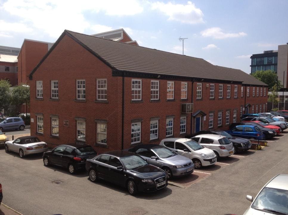 4-5 Cromwell Ct, Oldham for sale Primary Photo- Image 1 of 1