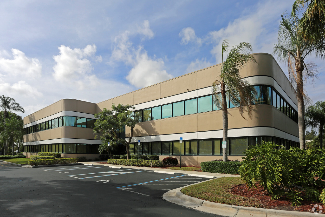 480 Sawgrass Corporate Pky, Sunrise, FL 33325 - Sawgrass Executive ...