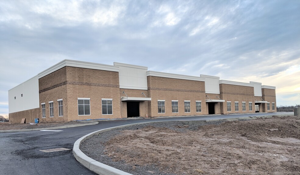 7993 Call Pkwy, Batavia, NY for lease - Building Photo - Image 1 of 8