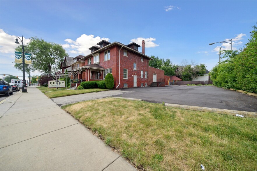 5045 Trumbull St, Detroit, MI for sale - Building Photo - Image 2 of 18