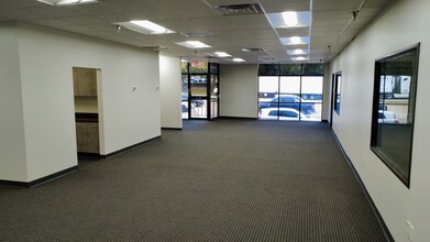 2740-2760 Regency Dr, Grand Prairie, TX for lease Interior Photo- Image 1 of 5