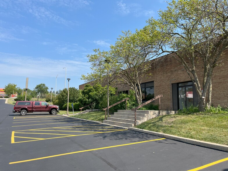 1519 E Main St, St Charles, IL for lease - Building Photo - Image 3 of 8