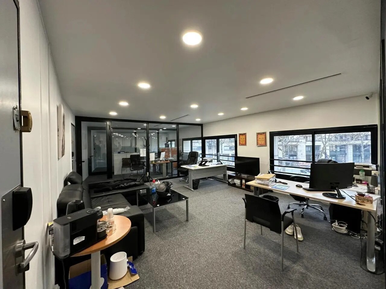 Office in Charenton-le-Pont for lease Interior Photo- Image 1 of 3