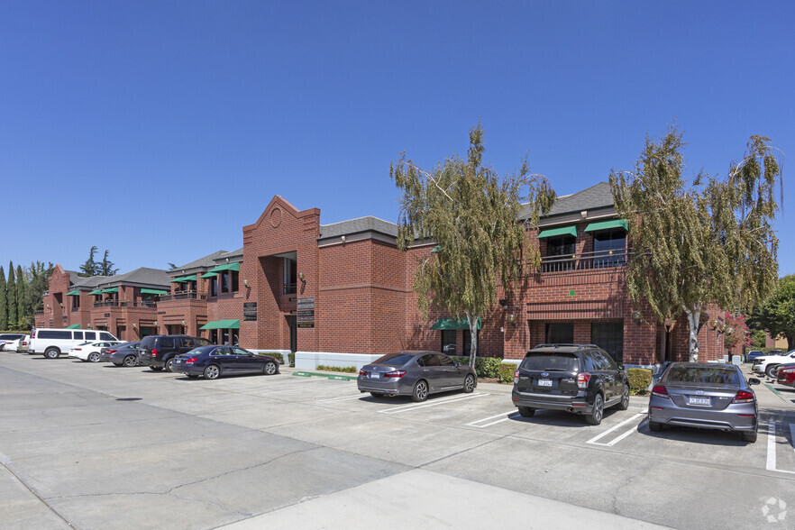 3031 W March Ln, Stockton, CA for lease - Building Photo - Image 1 of 8