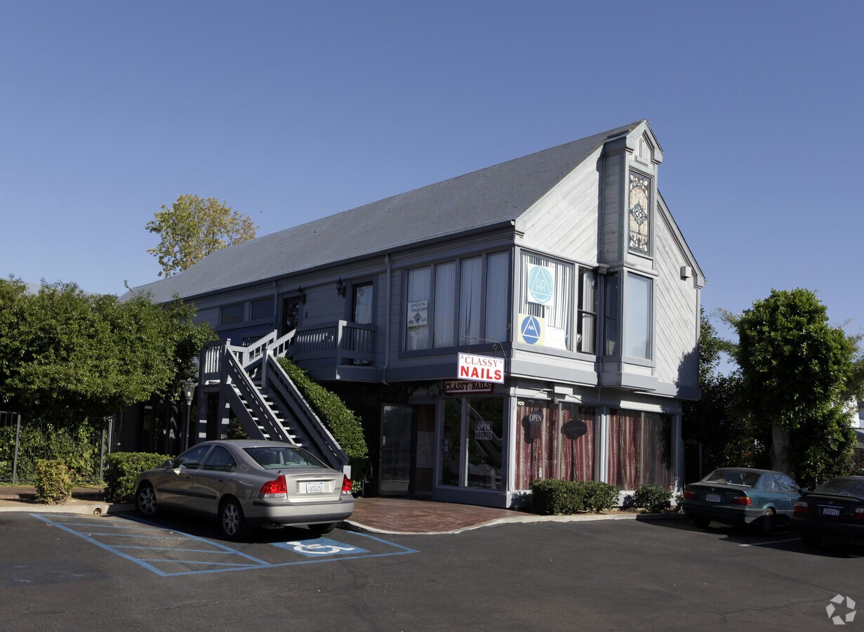 360 N Midway Dr, Escondido, CA 92027