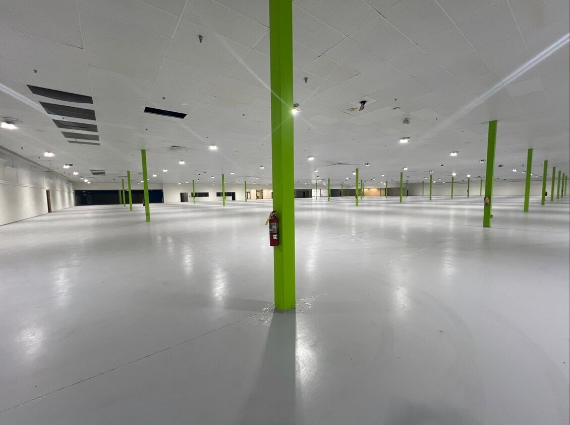 615 S Monroe Ave, Mason City, IA for lease Interior Photo- Image 1 of 6