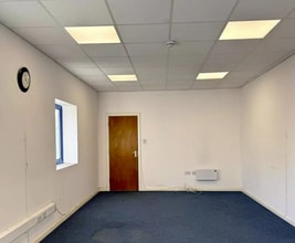 4 Raven Rd, London for lease Interior Photo- Image 2 of 3