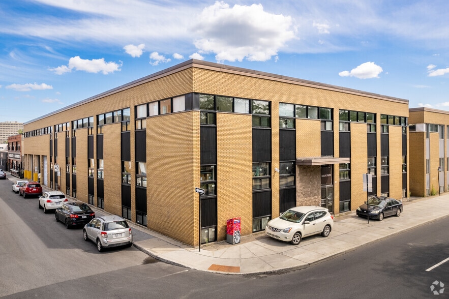 330 Rue Sauvé O, Montréal, QC for sale - Primary Photo - Image 1 of 1