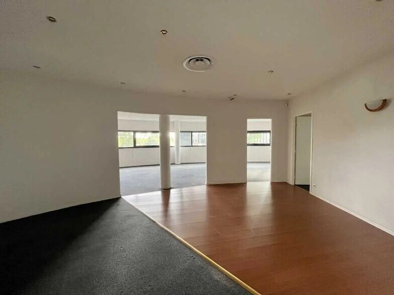 Office in Mérignac for lease - Interior Photo - Image 2 of 10