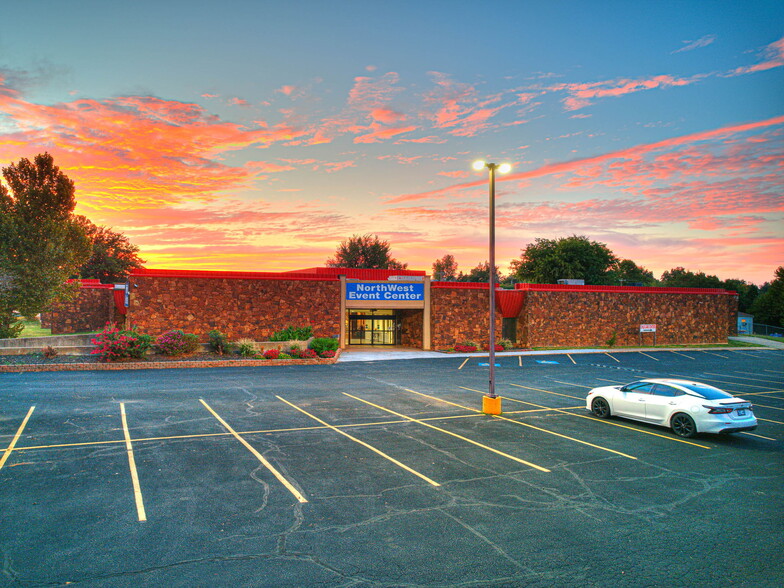 6009 NW Expressway St, Oklahoma City, OK for sale - Building Photo - Image 2 of 76