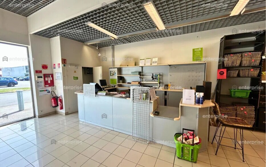 Retail in Compiègne for lease - Lobby - Image 3 of 3