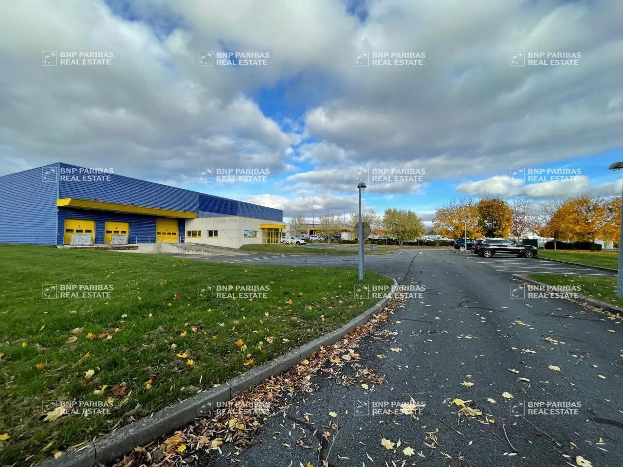 Flex in Chécy for lease Primary Photo- Image 1 of 13