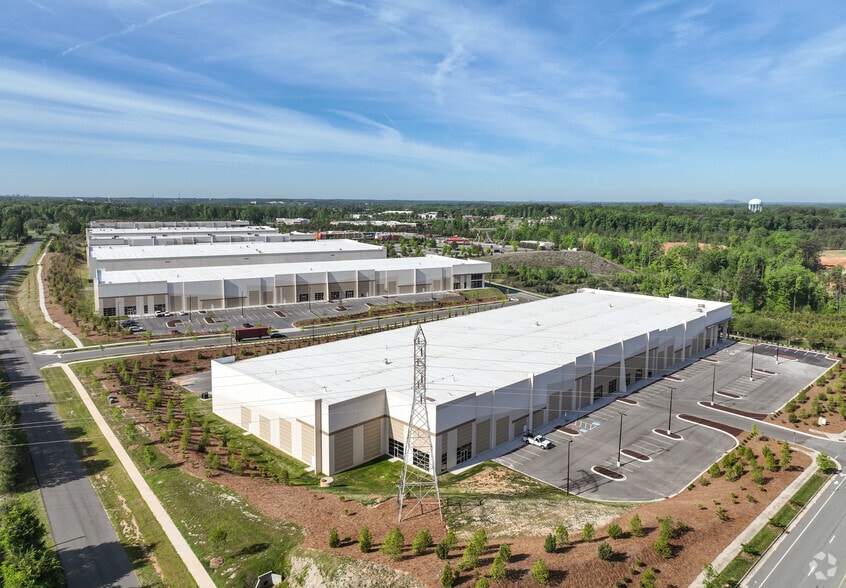 12910 Hambright Rd, Huntersville, NC for lease - Building Photo - Image 2 of 6