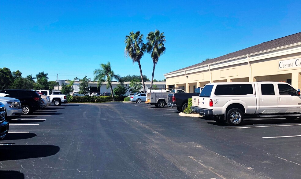 5929 Youngquist Rd, Fort Myers, FL for lease - Building Photo - Image 2 of 6