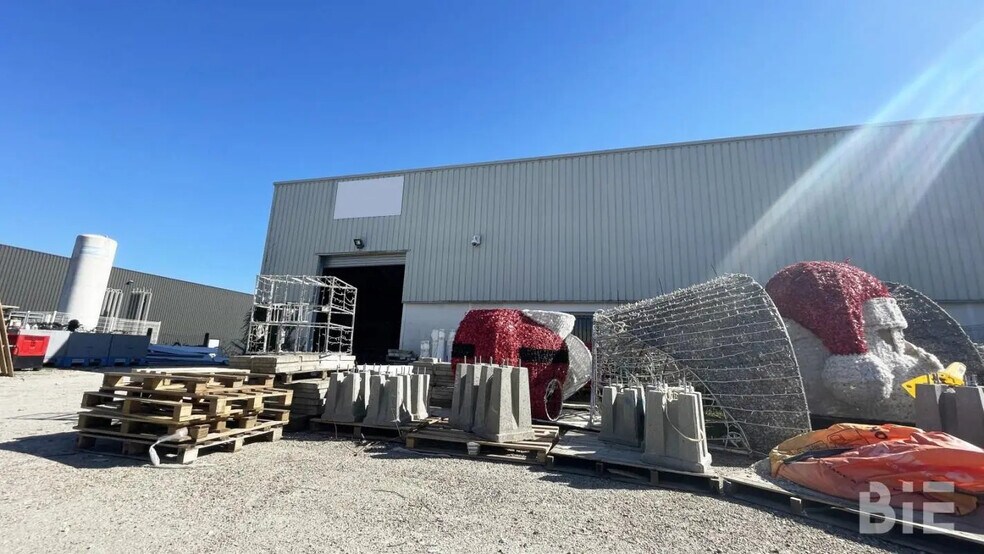 Flex in Pessac for lease - Building Photo - Image 2 of 5