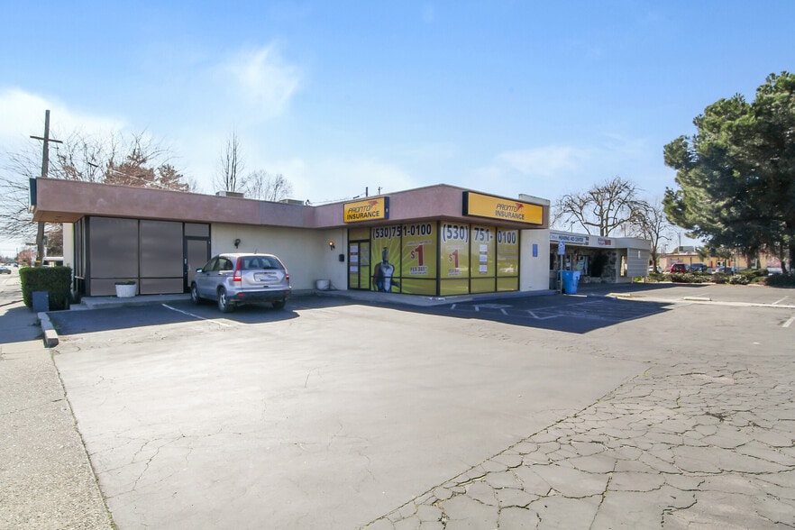 4 Rental Units and 1 Duplex for Sale portfolio of 3 properties for sale on LoopNet.com - Building Photo - Image 1 of 8