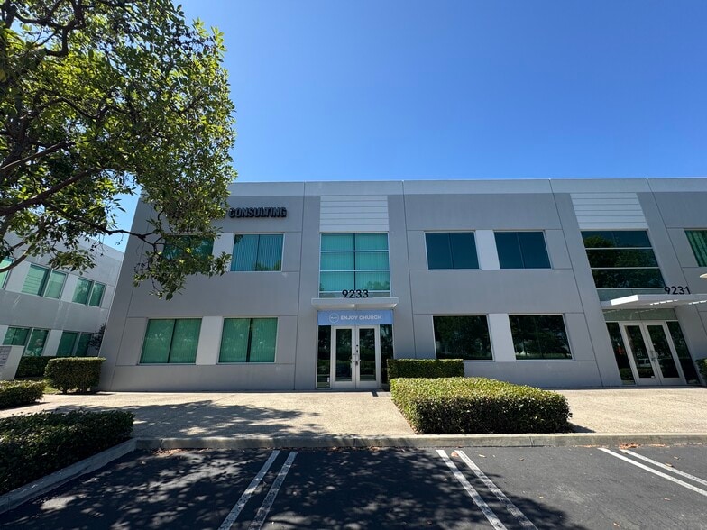 9223-9233 Research Dr, Irvine, CA for lease - Building Photo - Image 3 of 10