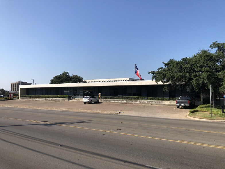 1512 Lake Air Dr, Waco, TX 76710