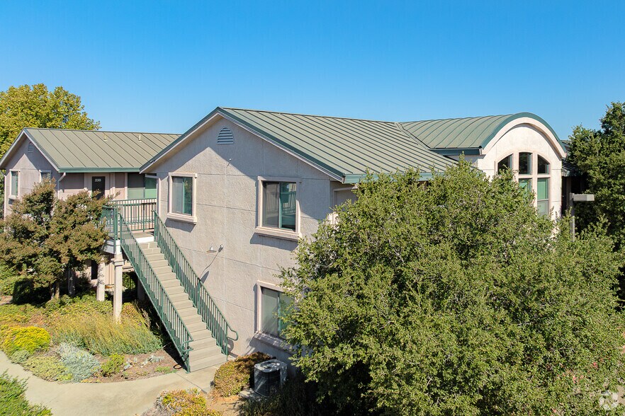 2056 Lyndell Ter, Davis, CA for sale - Primary Photo - Image 1 of 1