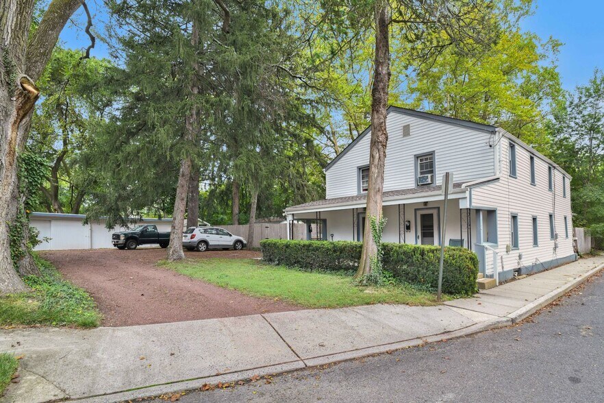 2 Titus Ave, Lawrence Township, NJ for sale - Primary Photo - Image 1 of 33
