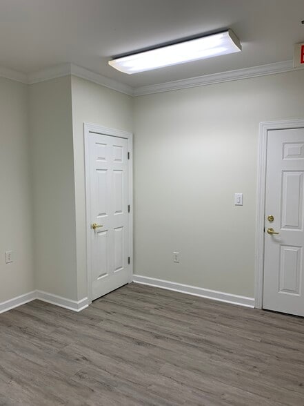 8404 Six Forks Rd, Raleigh, NC for lease - Interior Photo - Image 3 of 11