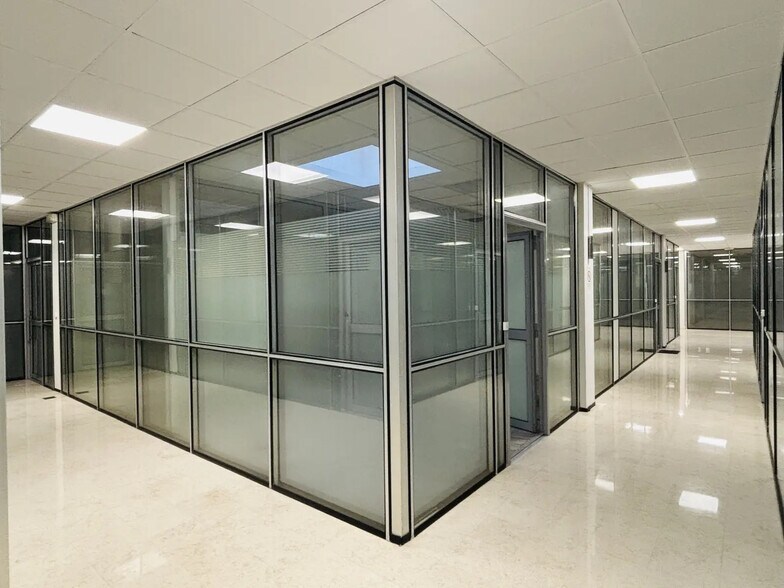 24 Rue Rennequin, Paris for lease - Building Photo - Image 3 of 9