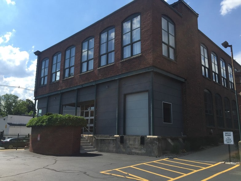 134 Thurbers Ave, Providence, RI for lease - Building Photo - Image 2 of 26