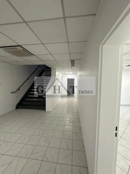 Office in Ris-Orangis for lease - Interior Photo - Image 3 of 7