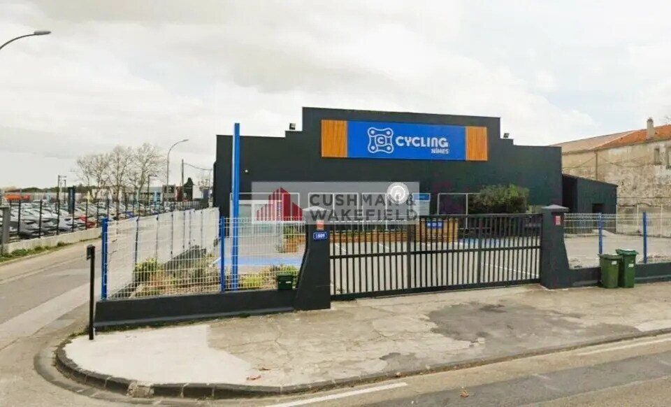 Retail in Nîmes for lease - Building Photo - Image 1 of 2