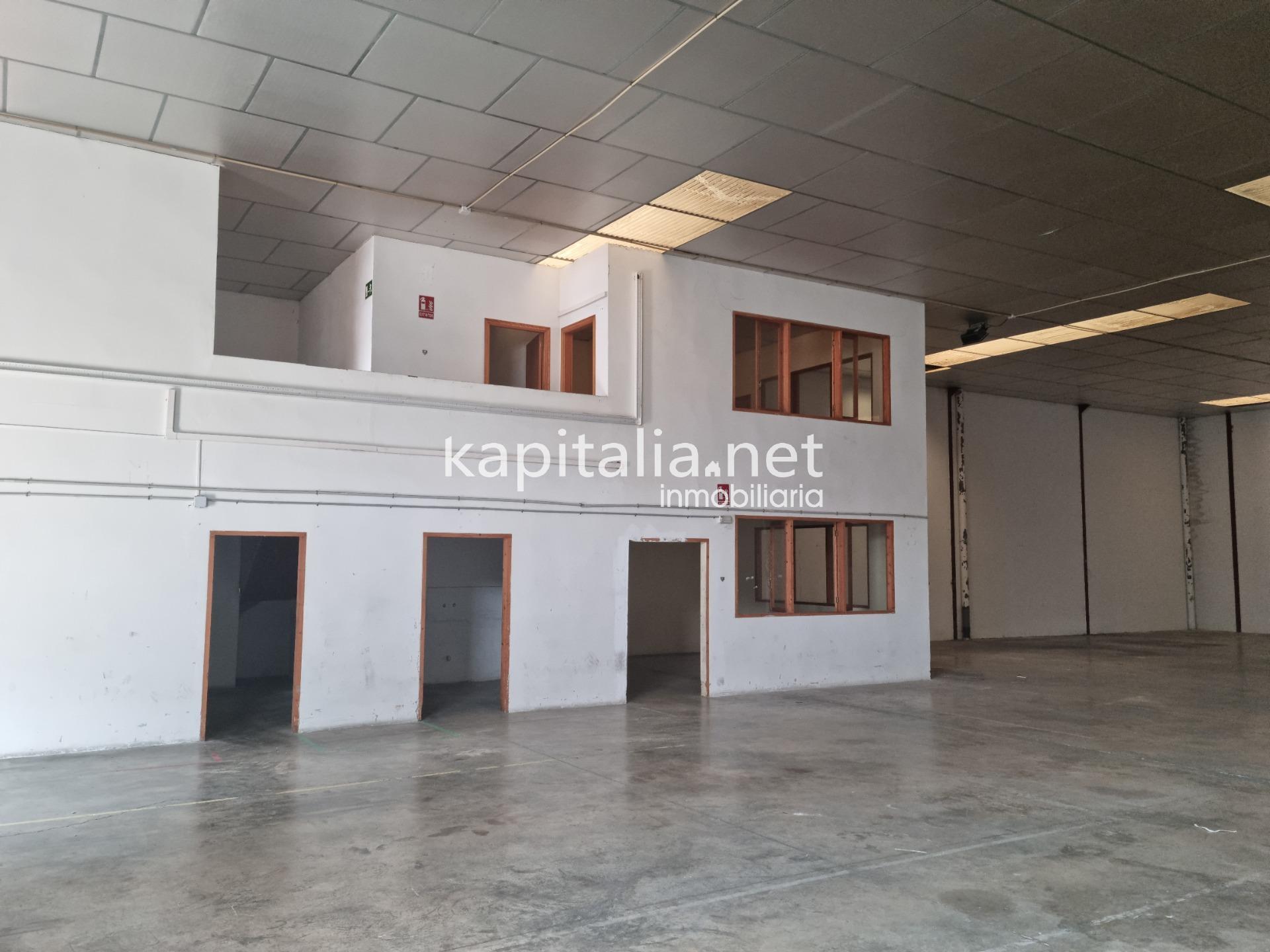 Industrial in Valencia de Alcántara for lease Building Photo- Image 1 of 7