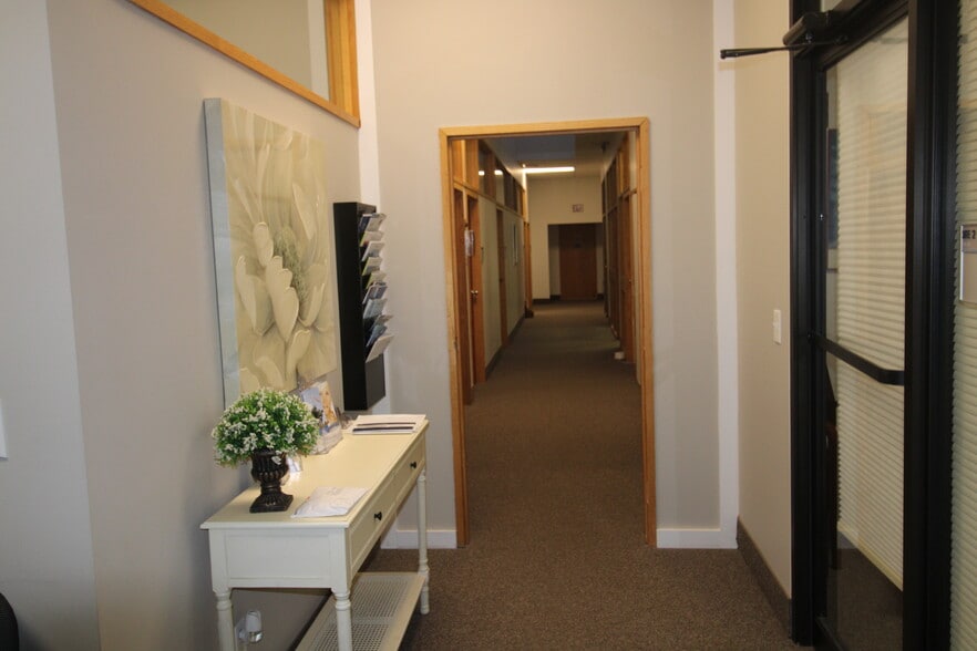 200 N Main St, East Longmeadow, MA for lease - Interior Photo - Image 3 of 5