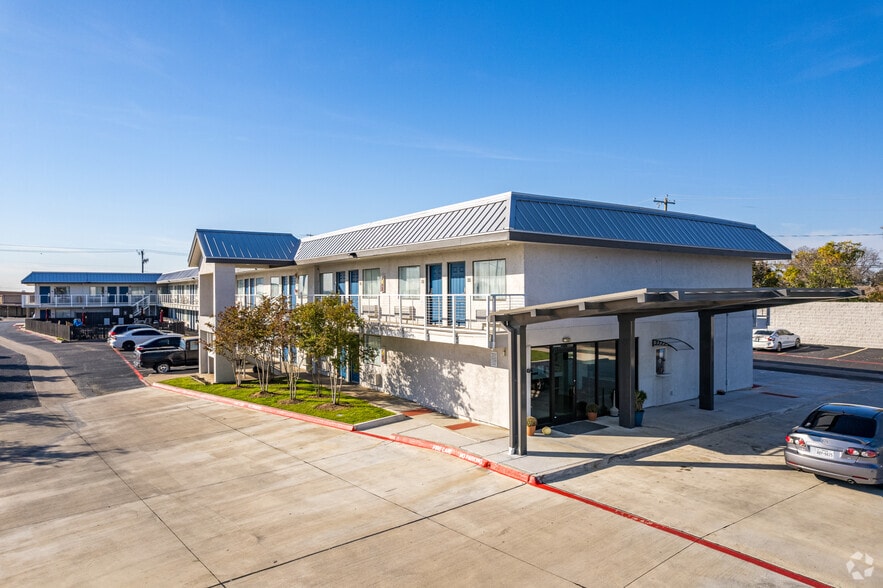 110 Airport Fwy, Euless, TX for sale - Primary Photo - Image 1 of 1
