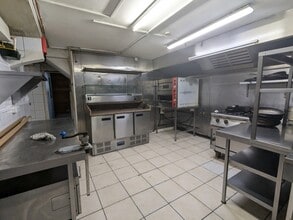 42-44 High St, Woking for lease Interior Photo- Image 2 of 2